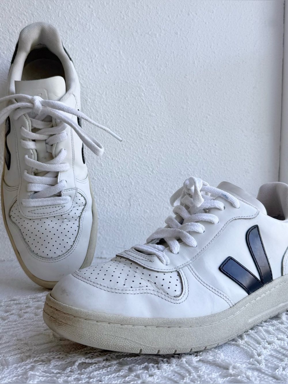 Veja V-10 White Leather Sneakers Black Logo Sustainable Shoes US 8 EU 39